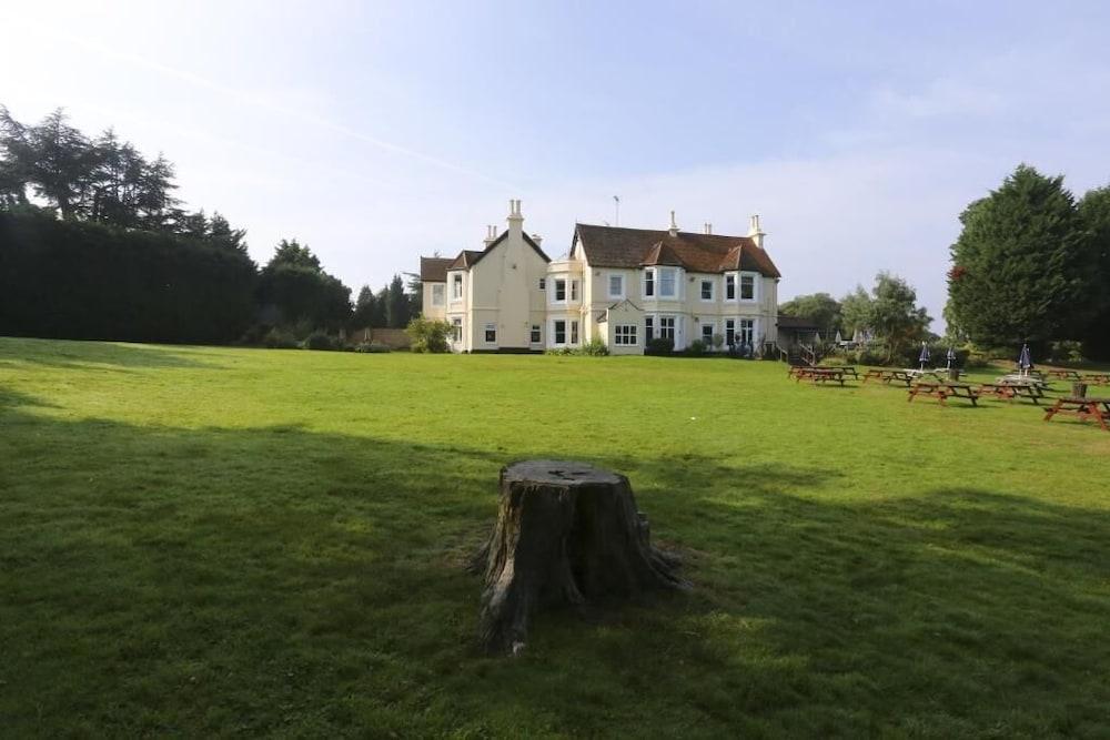 Worplesdon Place 3*