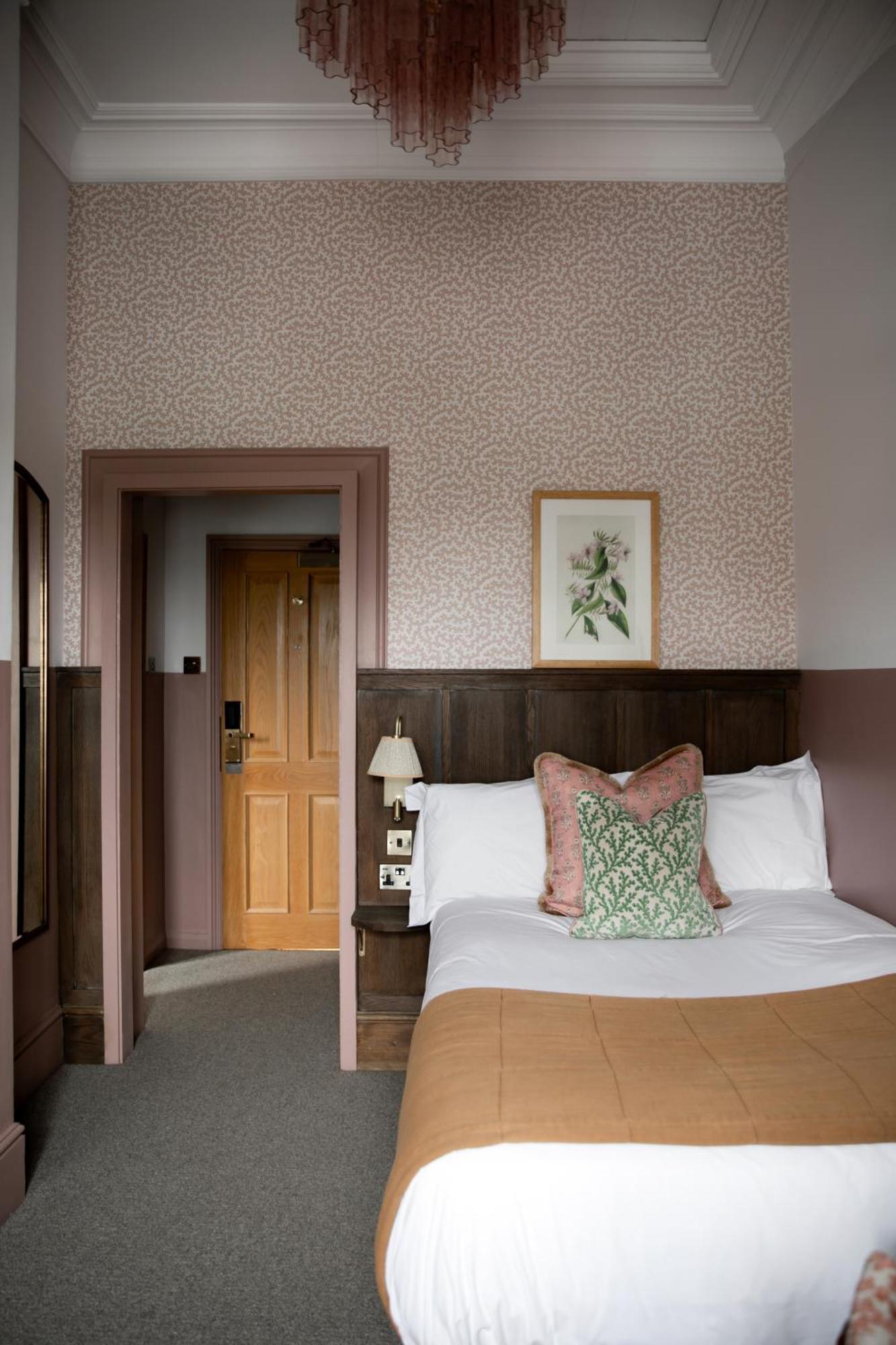 Worplesdon Place 3*