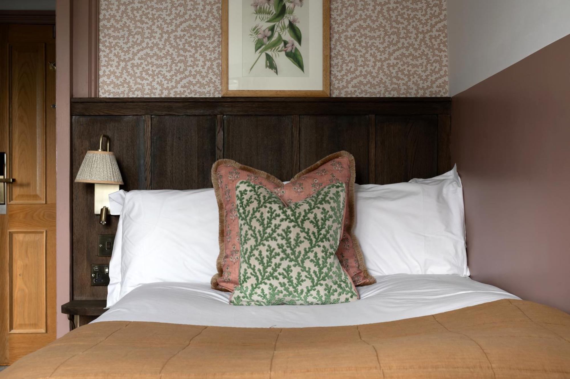 Hotel Worplesdon Place Guildford