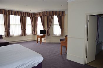 Worplesdon Place 3* Guildford