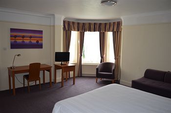 Worplesdon Place Hotel 3*