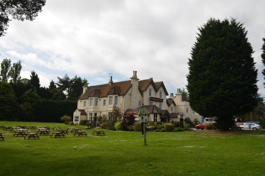 Hotel Worplesdon Place Guildford