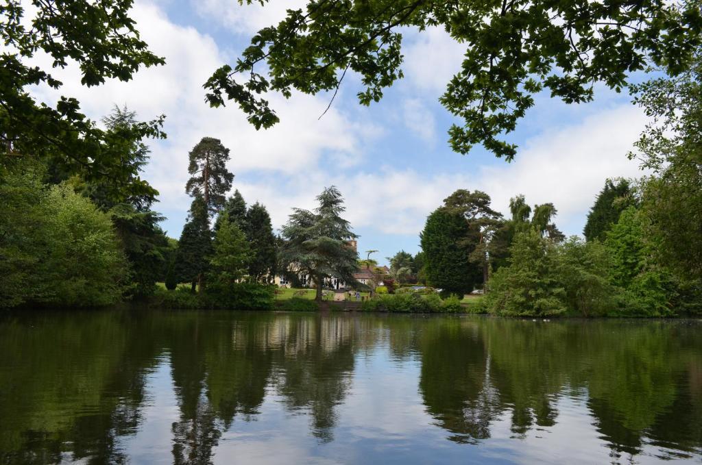 Hotel Worplesdon Place Guildford